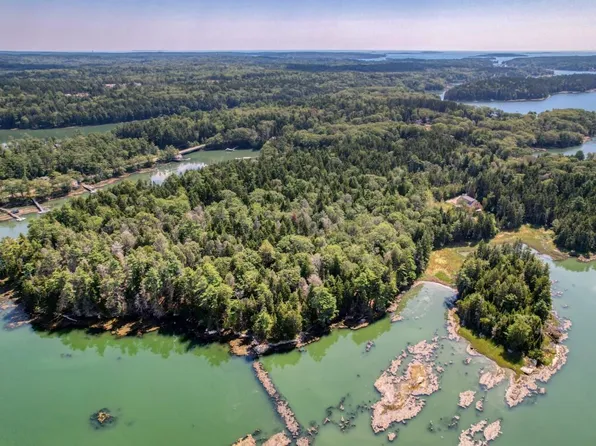 44-4 Windrush Lane, Boothbay, ME 04537