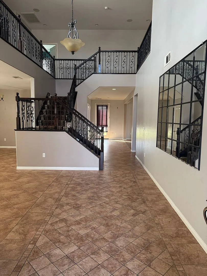 A Grand Home Where Comfort Meets Elegance — Photo 3