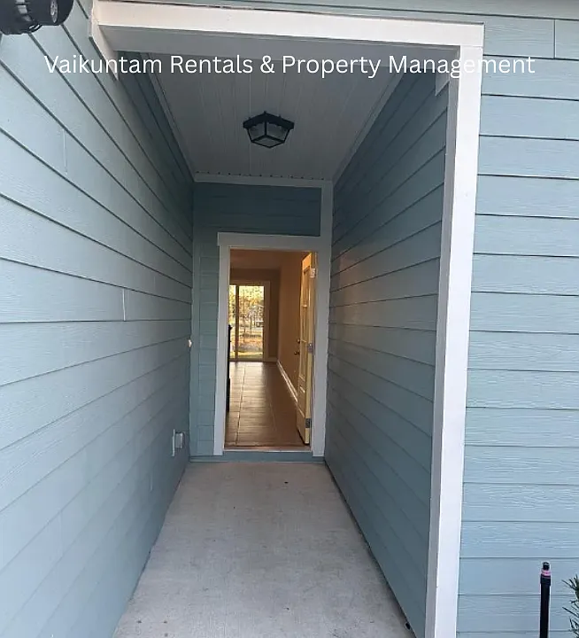 3 bed, 2.5 bath, 1760 sqft, $2,200 — Photo 3