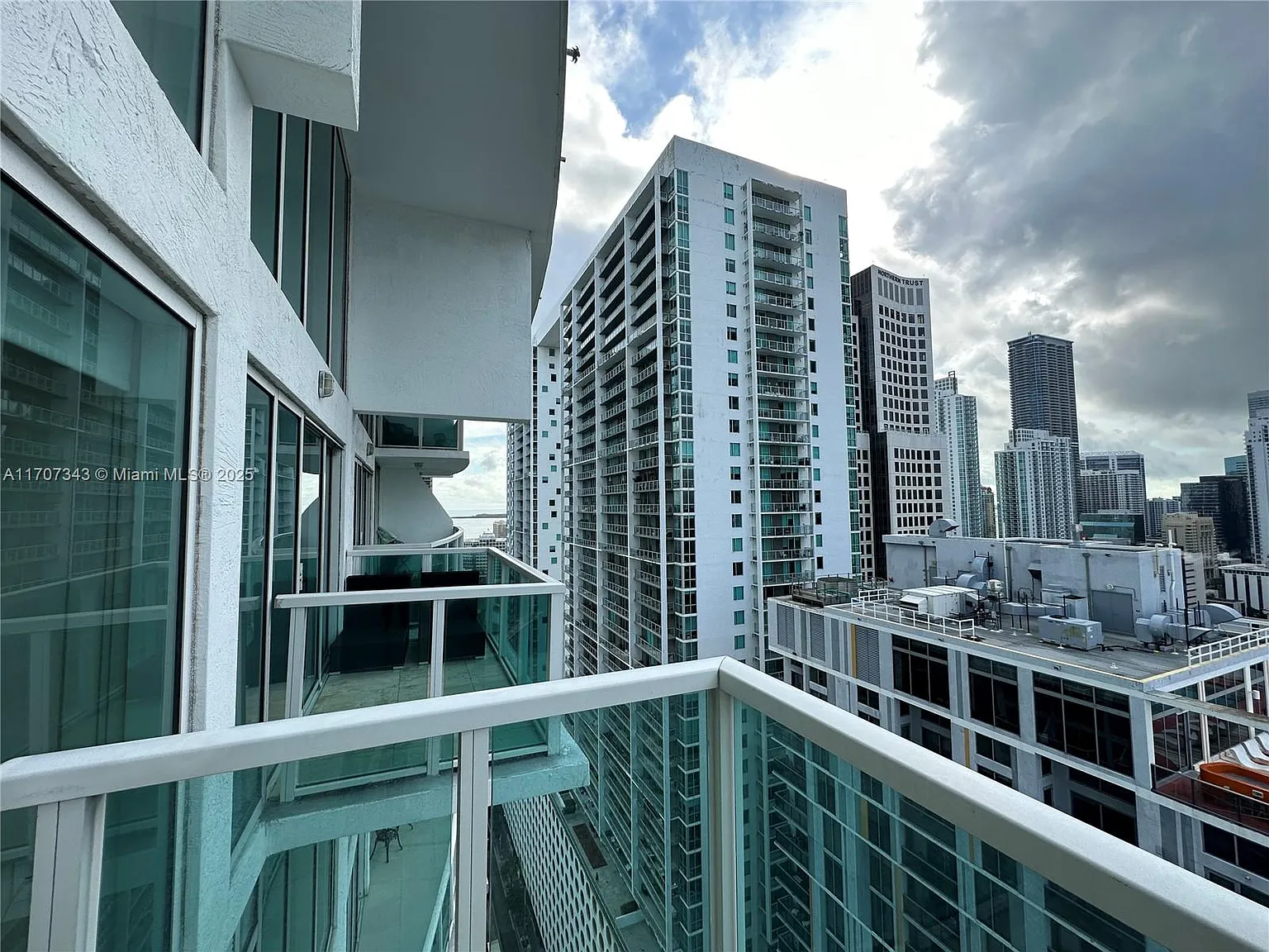 1 bed, 1.5 bath, 987 sqft, $2,900 — Photo 4