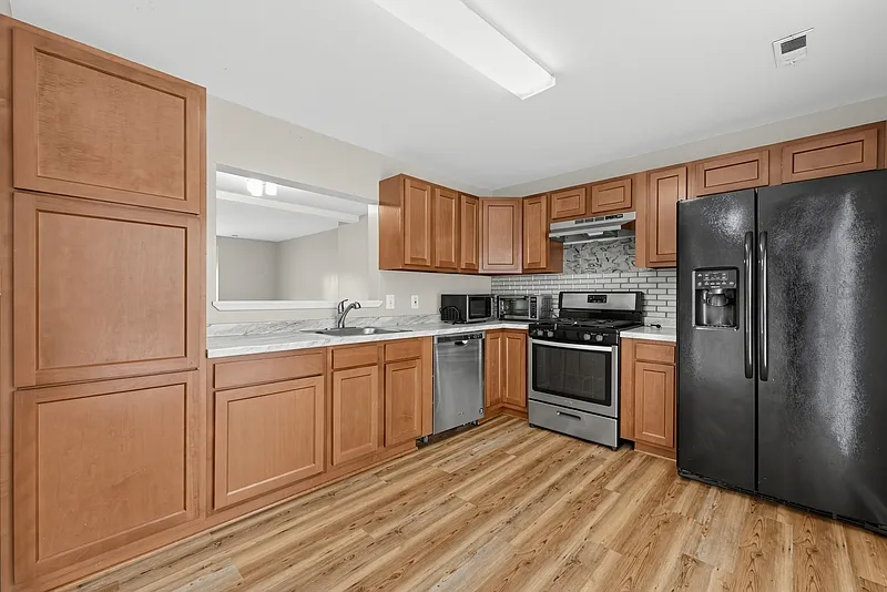 3 bed, 2.5 bath, 1280 sqft, $3,200 — Photo 2