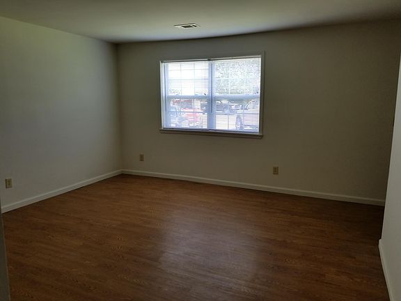 3rd image of 152 E Plover Dr