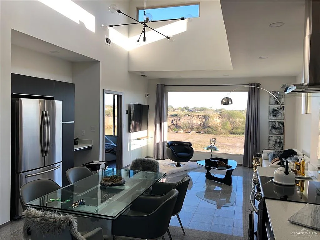 2 bed, 2.0 bath, 1200 sqft, $1,195 — Photo 2