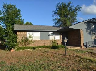 324 E Forest Ln, Mustang, OK 73064