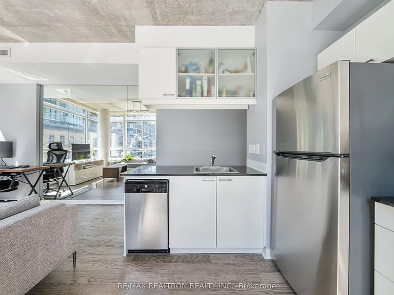 218 King St E #320 — Photo 17