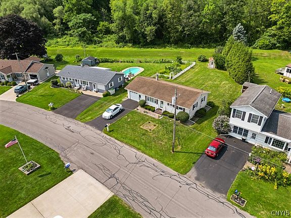 5th image of 114 Willis Ave