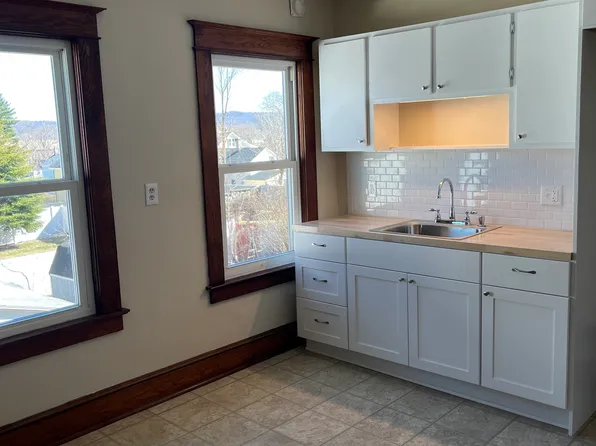 8 Lake St #2, Pittsfield, MA 01201