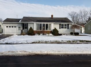 229 S Meadow Dr, North Tonawanda, NY 14120