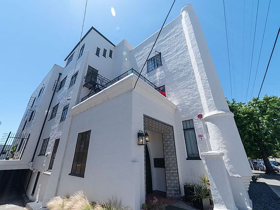 3rd image of 176 Athol Ave APT 2