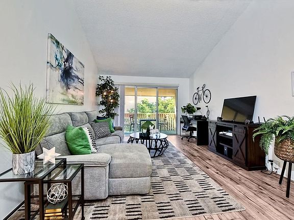 3rd image of 4600 Lamont St #313