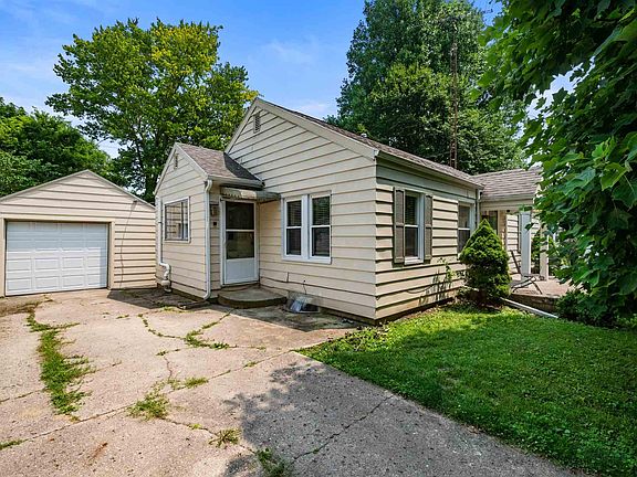 4th image of 1725 East Dr
