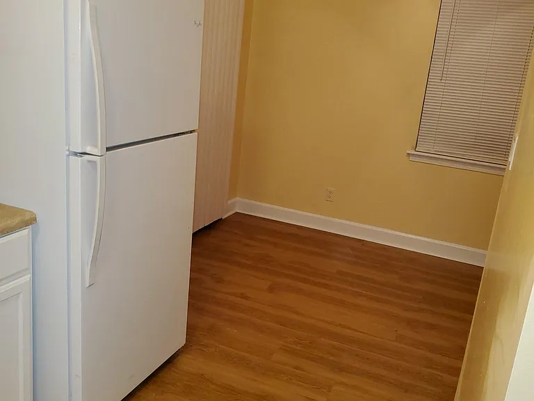 304 Carter St — Photo 10