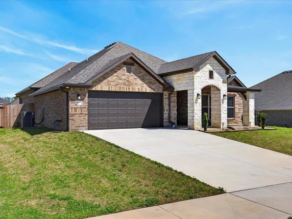 817 Blackthorn Dr, Carl Junction, MO 64834