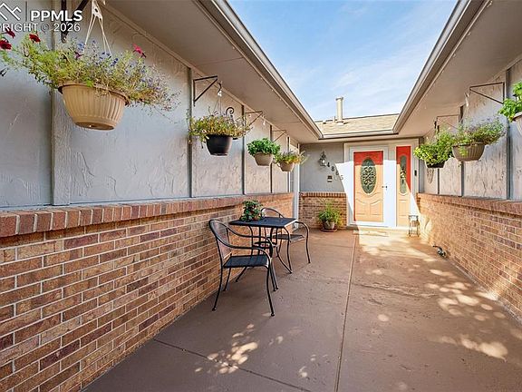 2nd image of 4865 Garden Trl