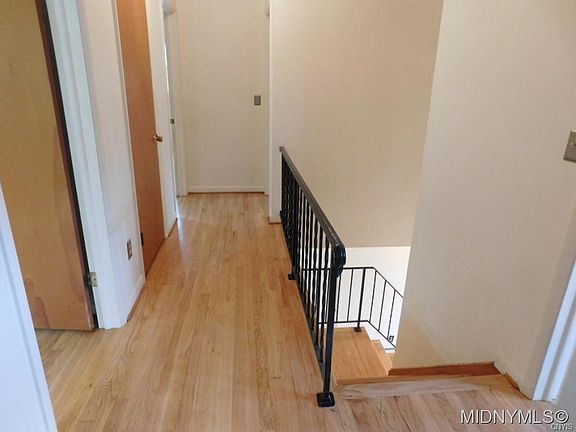 5th image of 107 Bedford Dr