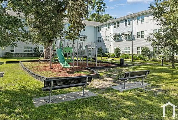 2 bed, 836 sqft, $1,333 — Photo 4