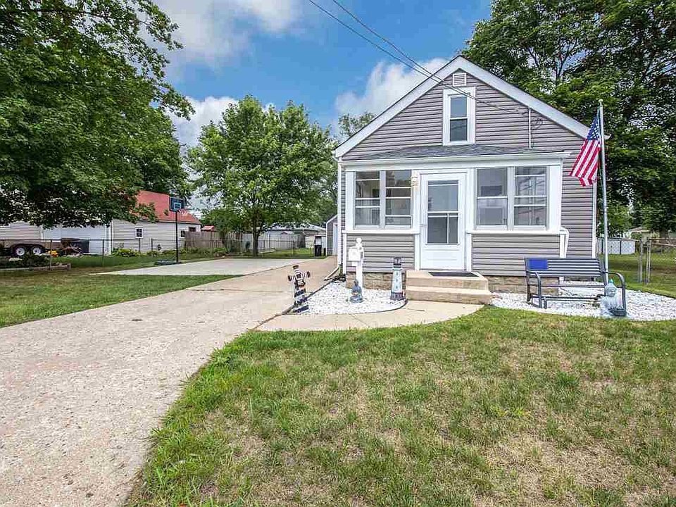 1st image of 816 River Ln