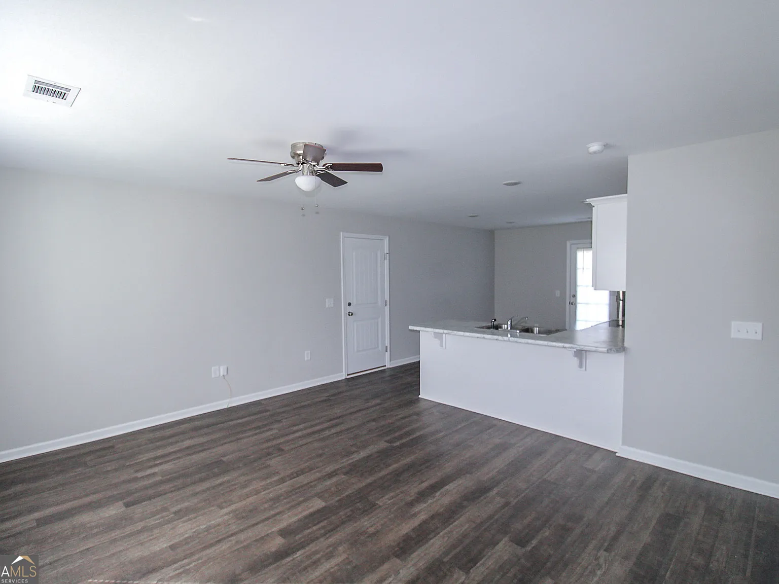 3 bed, 2.0 bath, 1262 sqft, $1,675 — Photo 2