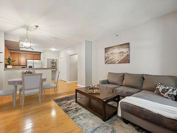 2nd image of 4 Constellation Pl APT 112