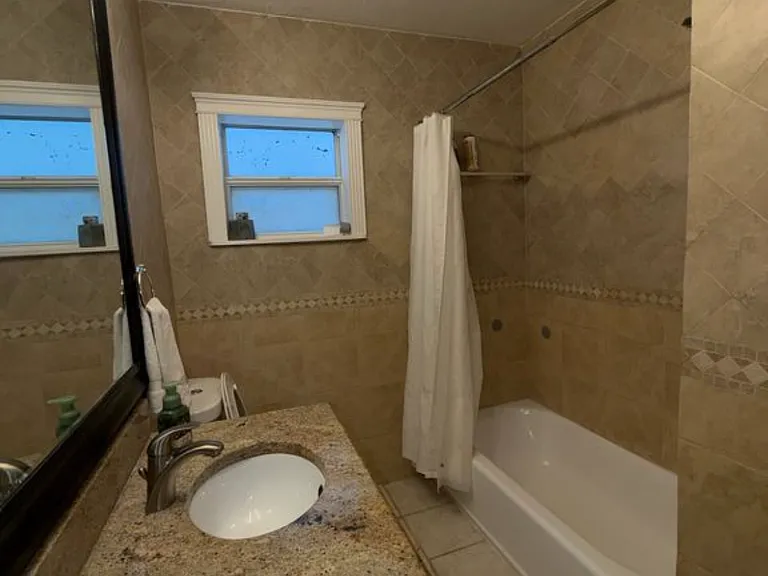 1015 W Coral St — Photo 9
