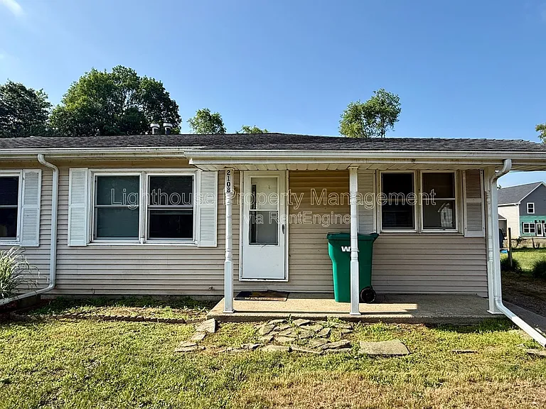 2108 Woodbine Ave — Photo 2