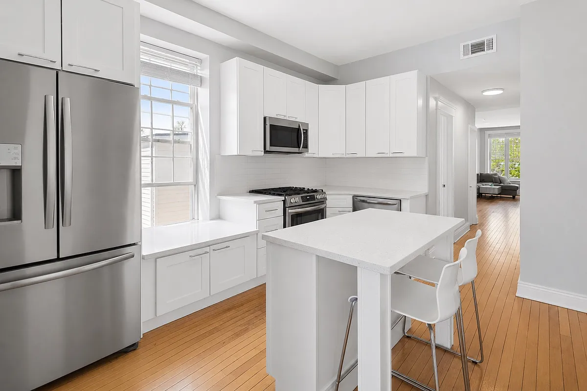 Building Photo - 1809 N Francisco Ave #2