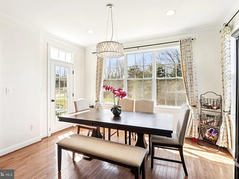 1035 Thorndale Dr — Photo 22