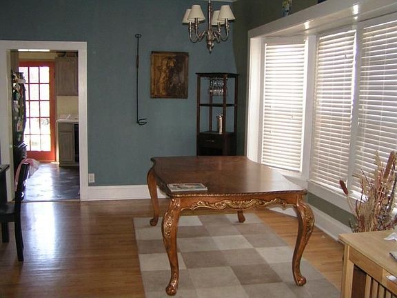 3rd image of 1150 Laird Ave