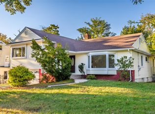 21 Oxford Boulevard, Great Neck, NY 11023
