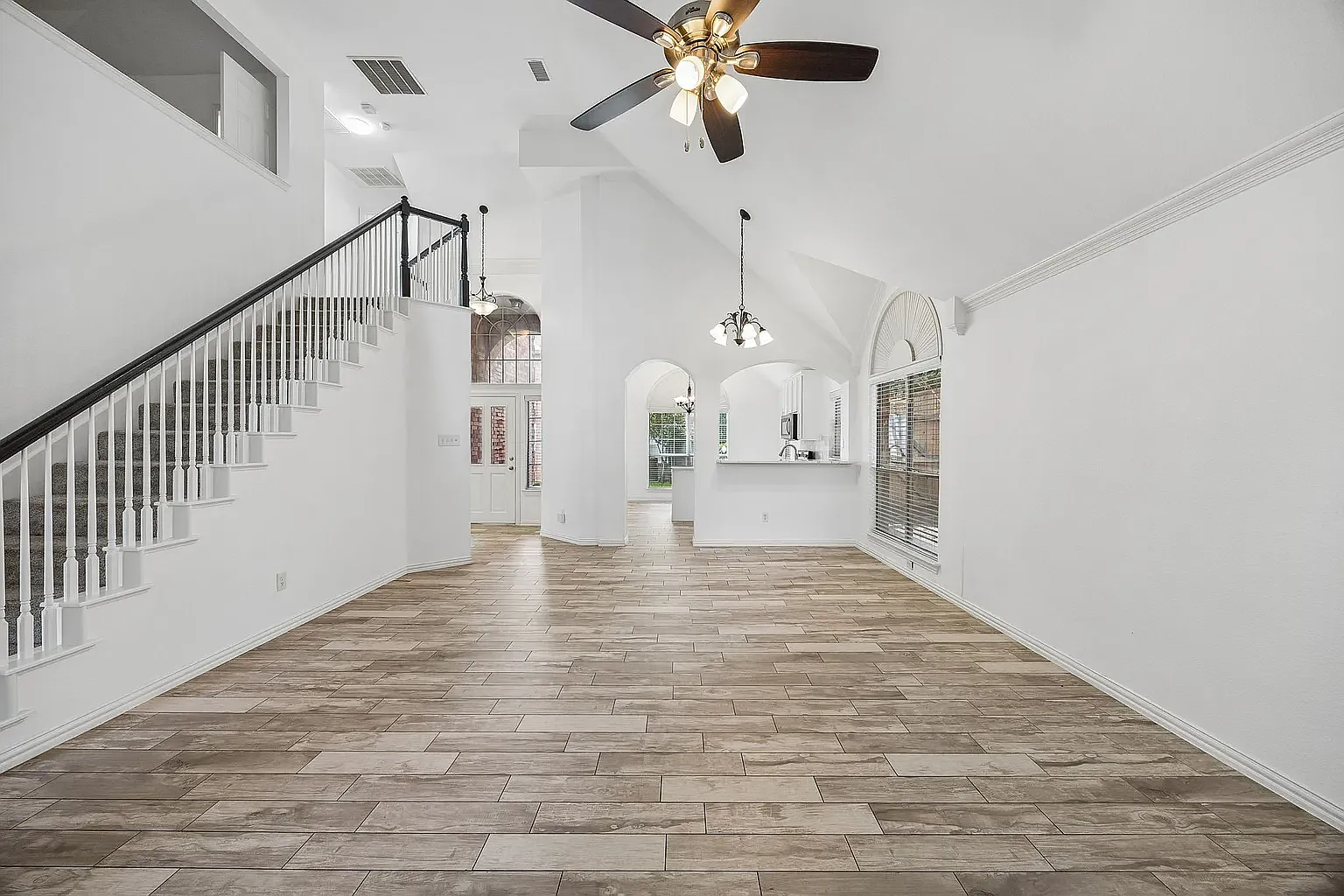 3 bed, 2.5 bath, 2074 sqft, $2,500 — Photo 3