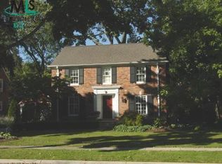 895 Rivenoak St, Birmingham, MI 48009