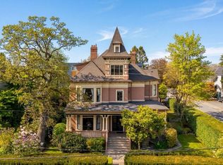 1270 Yates St, Victoria, BC V8V 3N3