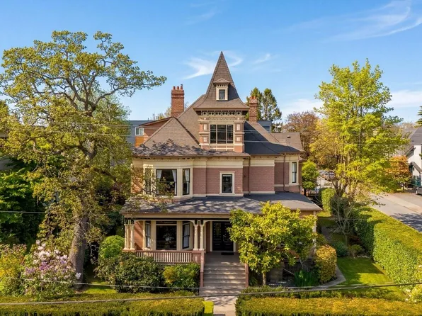 1270 Yates St, Victoria, BC V8V 3N3