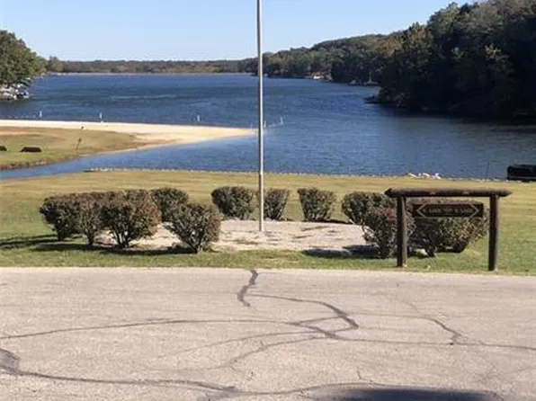 69 N Lake Dr, Hillsboro, MO 63050
