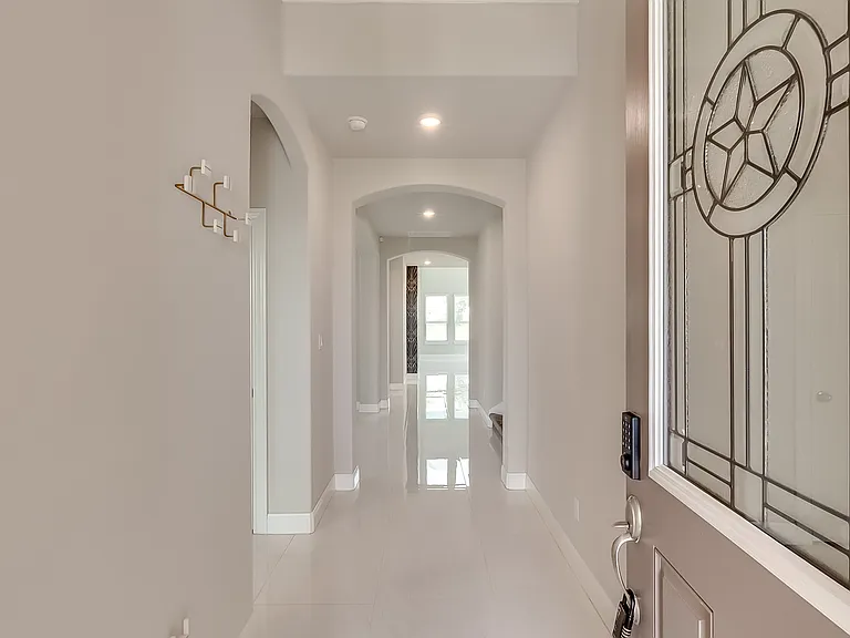5520 La Canada Way — Photo 9
