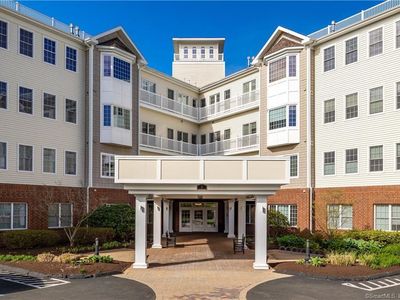 1 King Philip Drive #304, West Hartford, CT, 06117