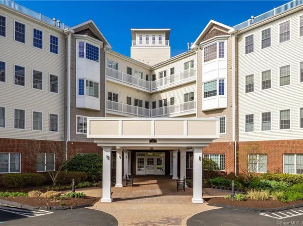 1 King Philip Drive #304, West Hartford, CT 06117