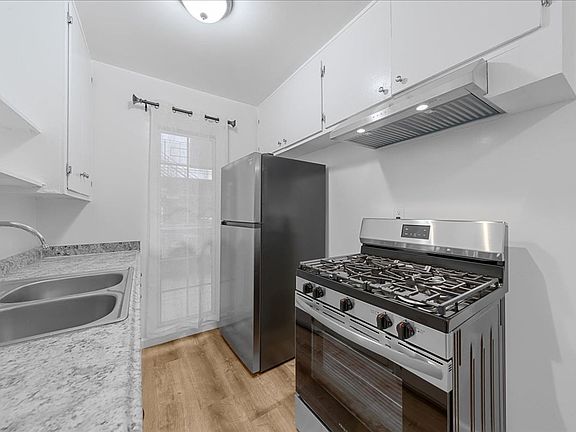 5th image of 1850 Gardenia Ave APT 4