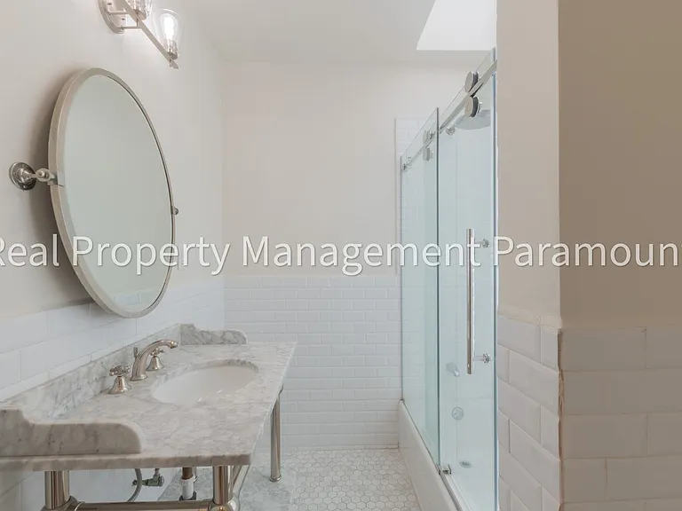 1867 S Redondo Blvd — Photo 25