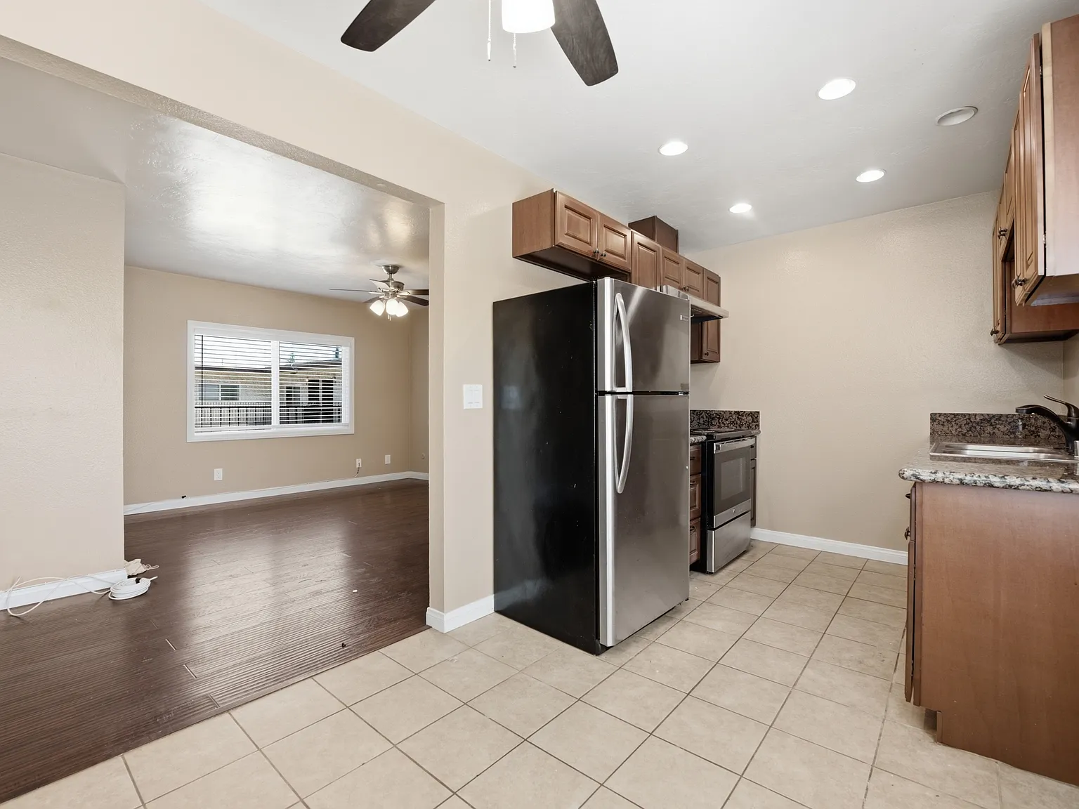 2 bed, 1000 sqft, $2,200 — Photo 4