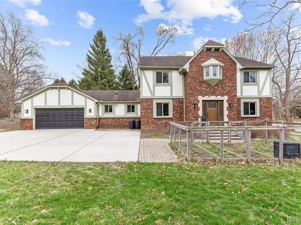 3755 Tremont Ln, Ann Arbor, MI 48105