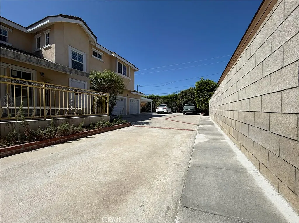 6 bed, 2733 sqft, $4,900 — Photo 3