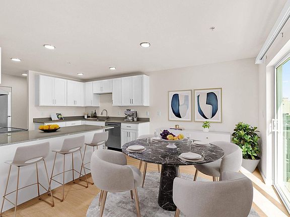 3rd image of 2901 SE Salem Ave #206