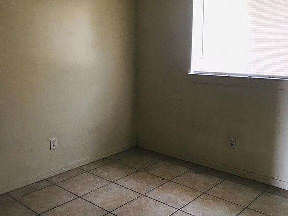 5th image of 1525/1527 Gilbert Ave S