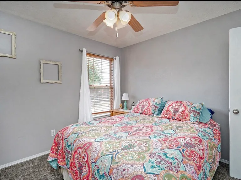 2540 W Delmar St — Photo 23