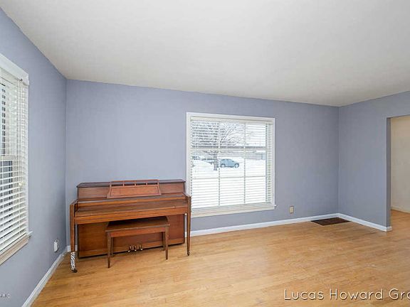 5th image of 824 Canterbury St SW