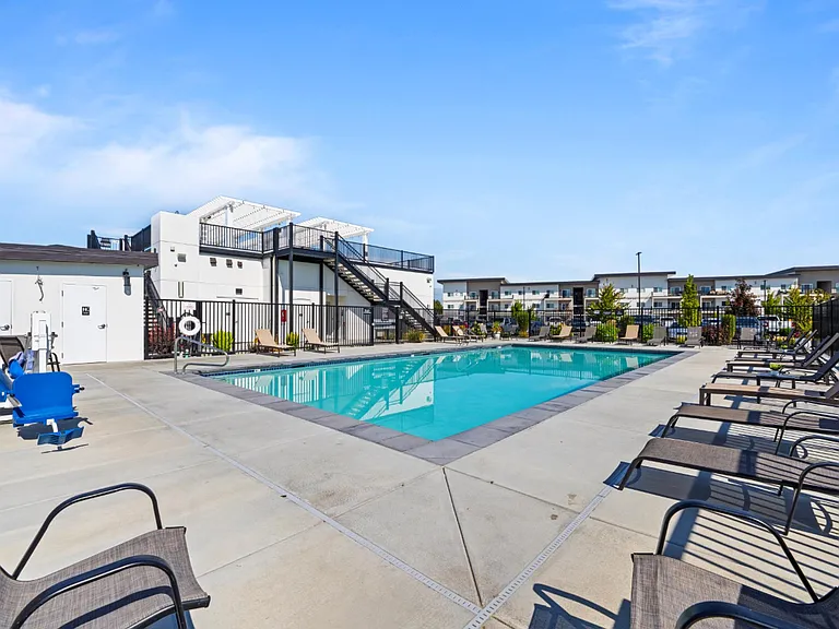 Columbia River Walk Apartments — Photo 33
