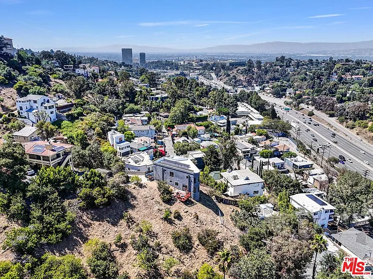 6852 Woody Trl — Photo 33