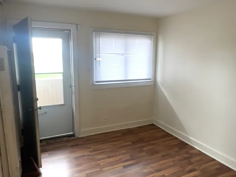 15945 Lexington Ave #9 — Photo 2