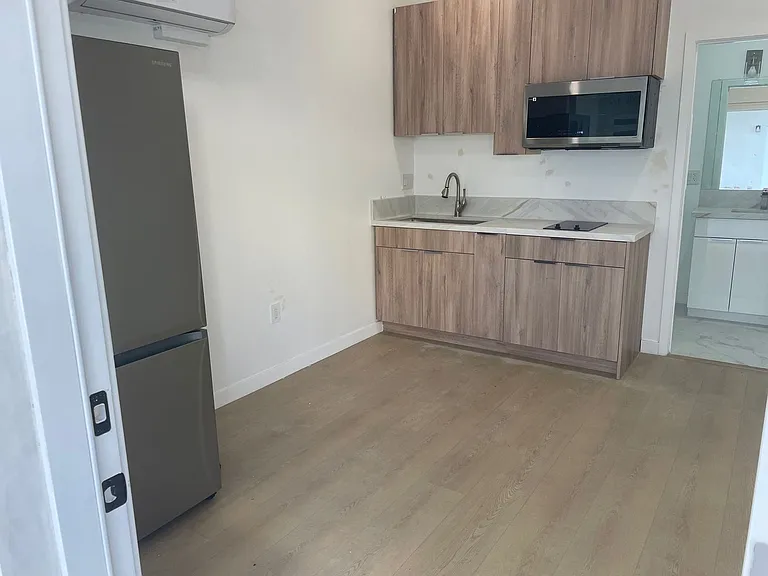 1376 Edgecliffe Dr — Photo 11
